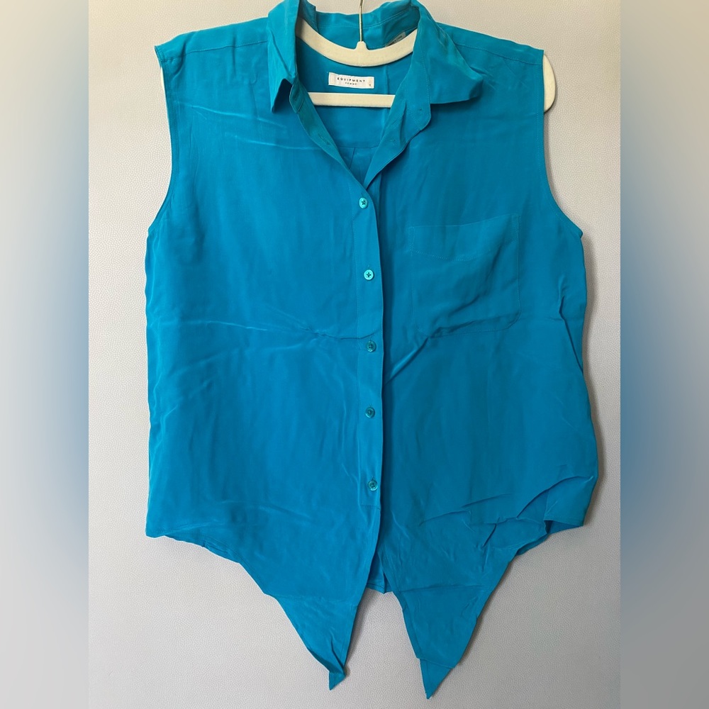 Equipment shirt in size S